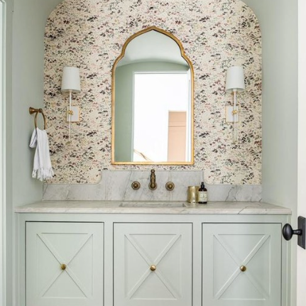 Lucia Medium Tail Sconce