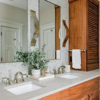 Avant Medium Linear Sconce